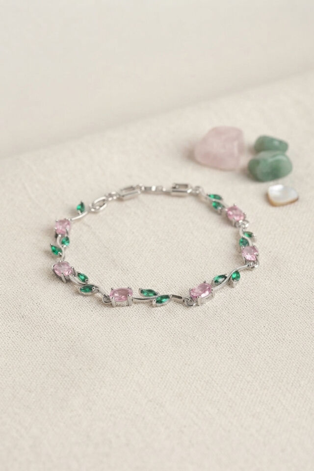 Pirinç Gümüş Renk Pembe Zirkon Taşlı Çiçek Model Kadın Bileklik