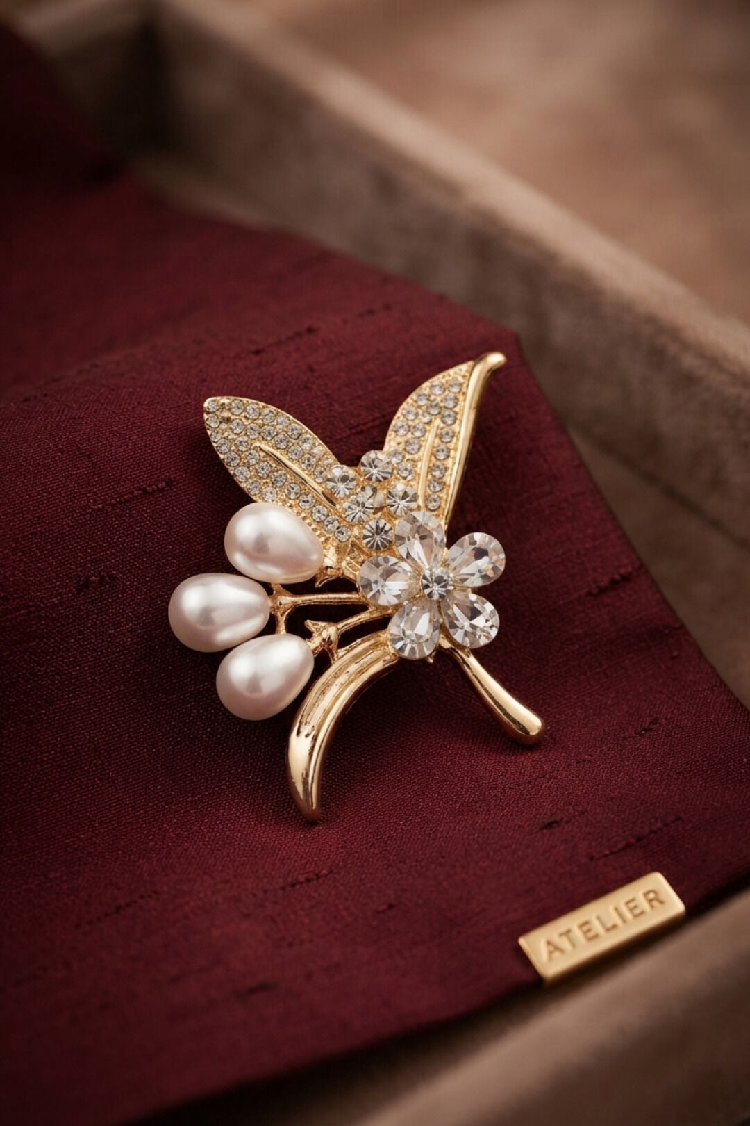 Gold Renk İncili Zirkon Taşlı Yaprak Model Broş
