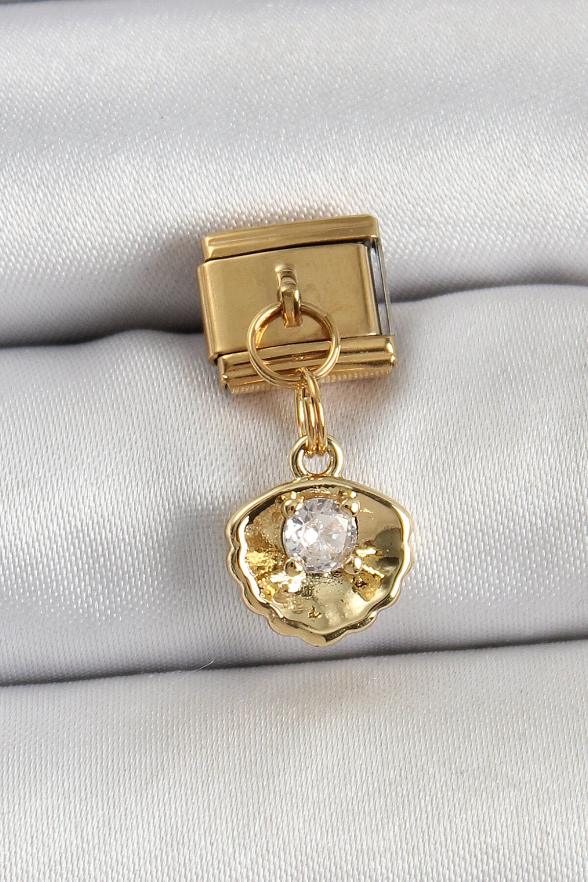 316L Çelik Sallantılı Zirkon Taşlı İstiridye Model Gold Renk Nomination Charm