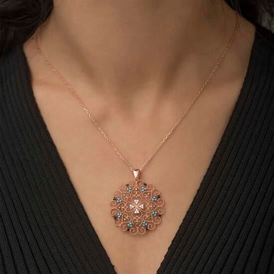 Gümüş Rose Etnik Desenli Madalyon Kolye