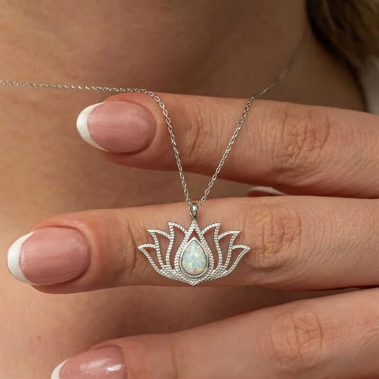 Gümüş Beyaz Opal Taşlı Lotus Kadın Kolye