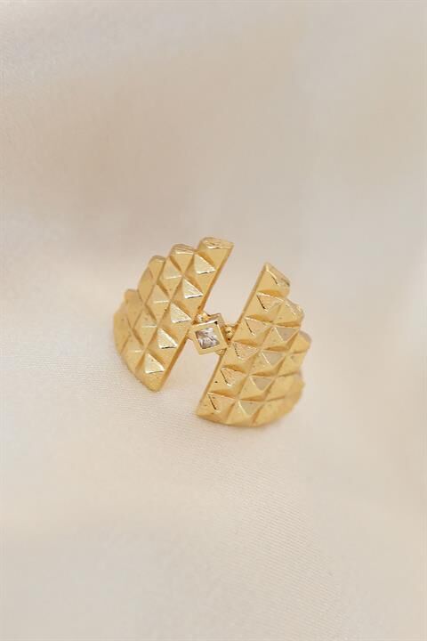Ayarlamalı Gold Renk Metal Zirkon Taşlı Piramit Yüzük