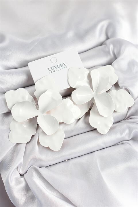 Pirinç Beyaz Çiçek Model Kadın Küpe