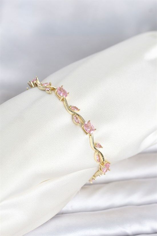 Pirinç Gold Renk Pembe Zirkon Taşlı Çiçek Model Kadın Bileklik