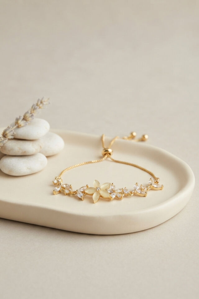 Gold Renk Zirkon Taşlı Pirinç Sedefli Çiçek Model Asansörlü Bileklik