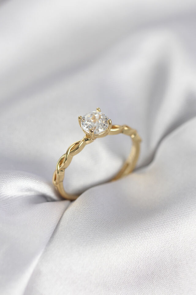 Gold Renk Sarmal Zincir Model Tek Taş Model Zirkon Taşlı Kadın Yüzük