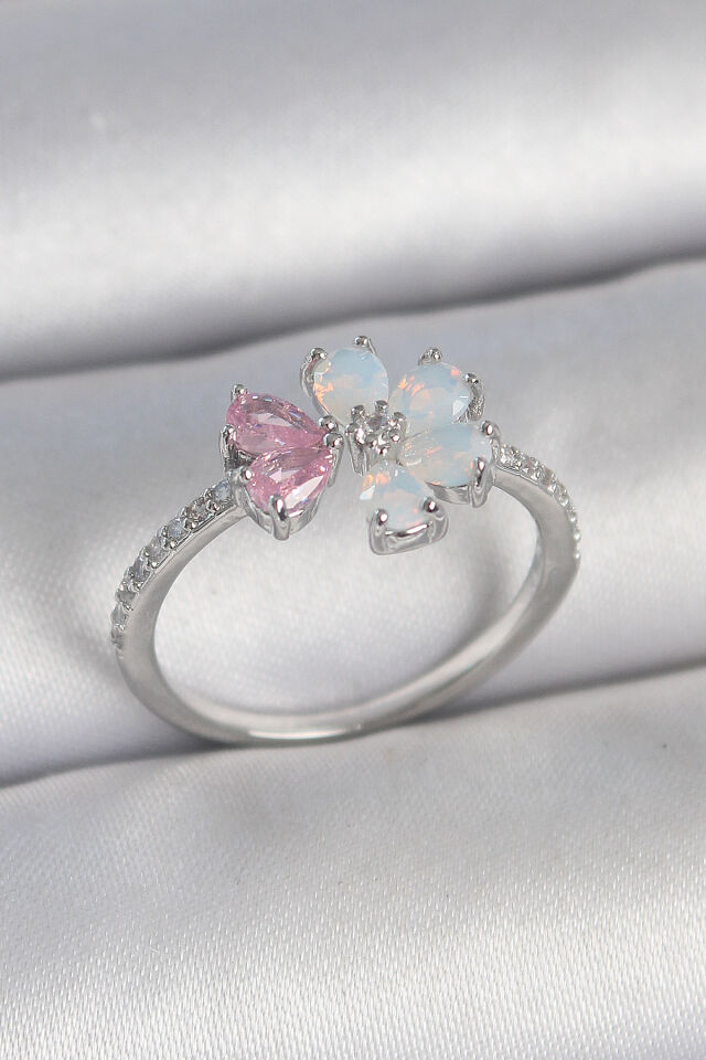Pirinç Gümüş Renk Beyaz Mineli Pembe Zirkon Taşlı Çiçek Model Kadın Yüzük