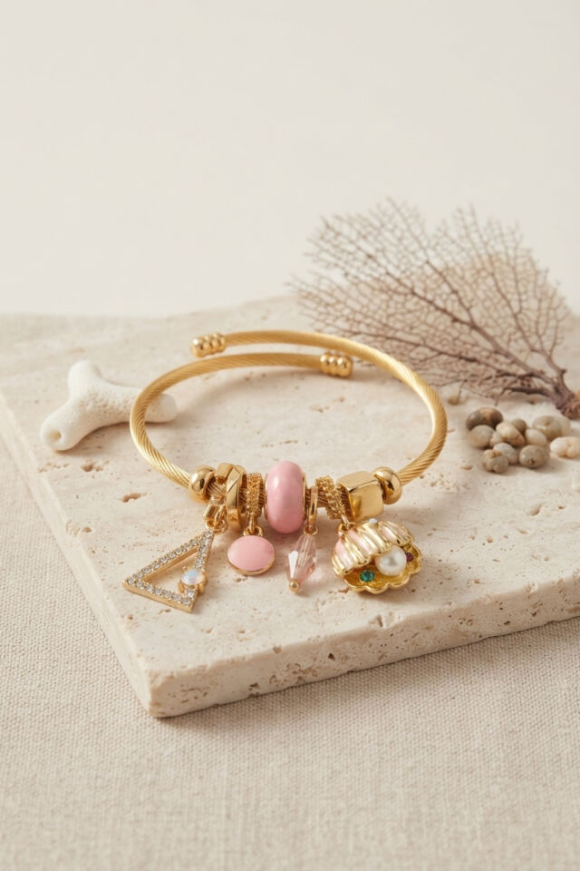 Pembe Deniz Kabuğu Model Gold Renk Charmlı Bileklik