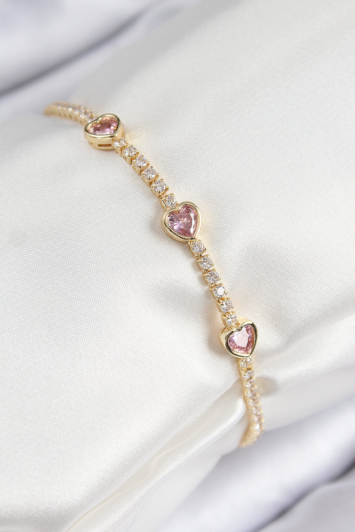 Pirinç Zirkon Taşlı Pembe Kalp Model Gold Renk Kadın Bileklik